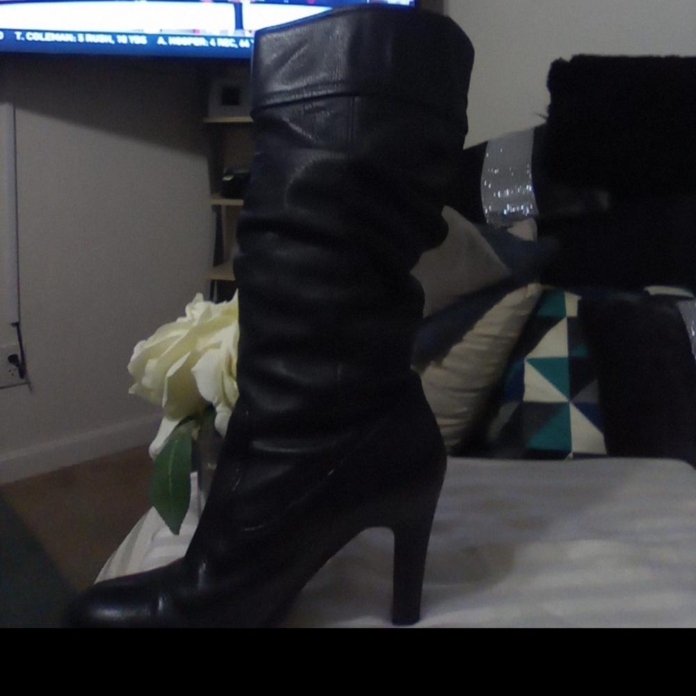 Shoes - Picture 4 of 7